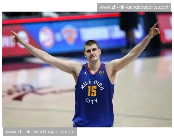 权力的游戏与时代的交替：当“约老师”的五线谱撞上“外星人”的进击